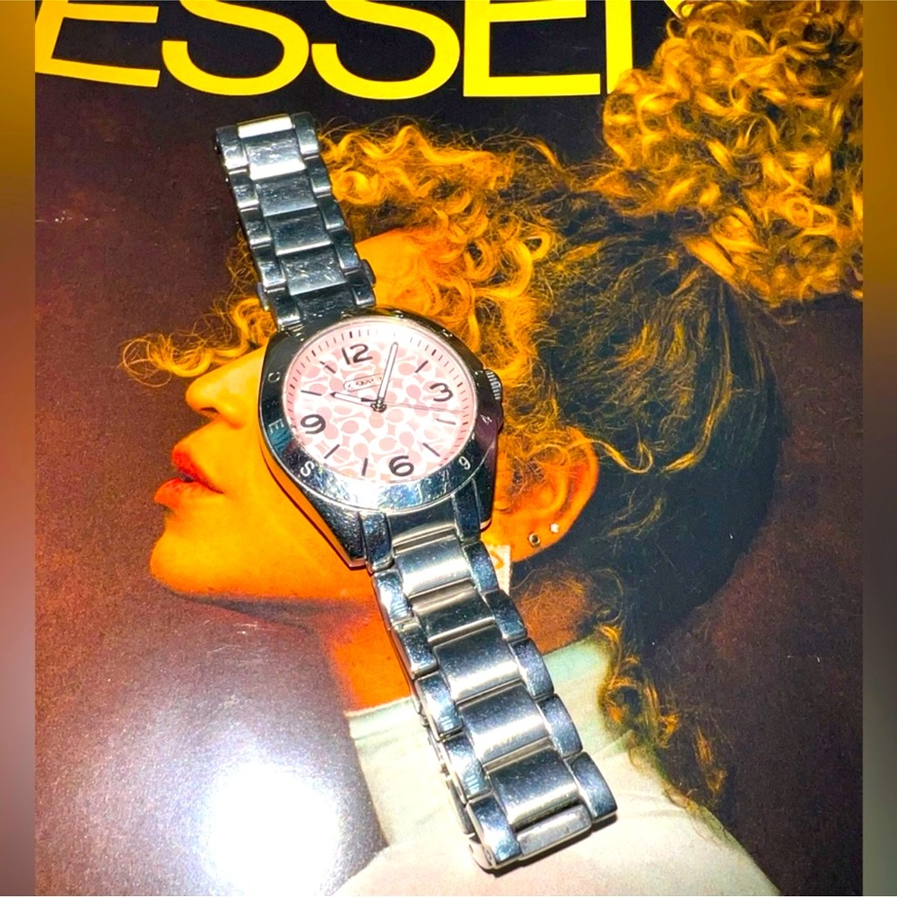 🩷🩷BEAUTIFUL ARM CANDY🩷🩷 COACH WATCH AND ALEX AND ANI BRACELET SET OF 4